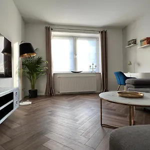 Apartment Exklusive 2 Eg Mit Balkon In Lage! 